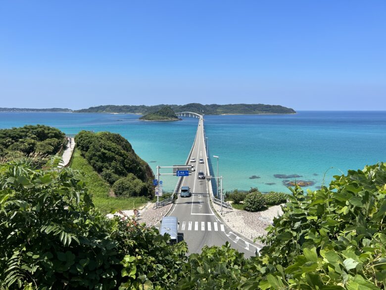 角島大橋を見下ろす高台からの景色